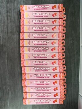 15 LOT Clio Glide N' Glow Eyeshadow Stick - Pink - 9 champagne sands & 6 Pink